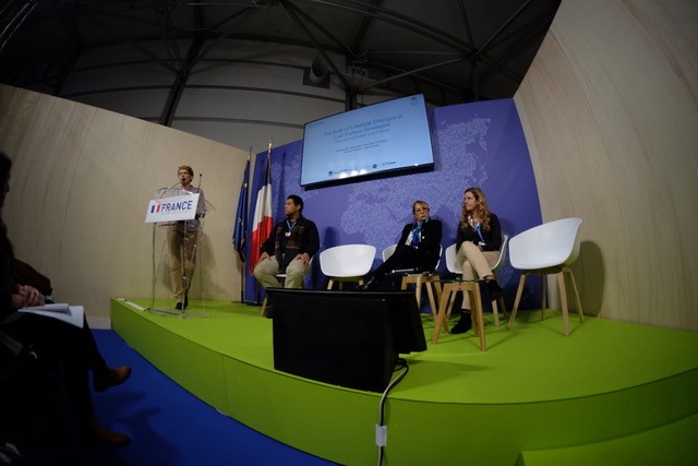 Carine Barbier  lance le side-event ECOPA dans le pavillon français.